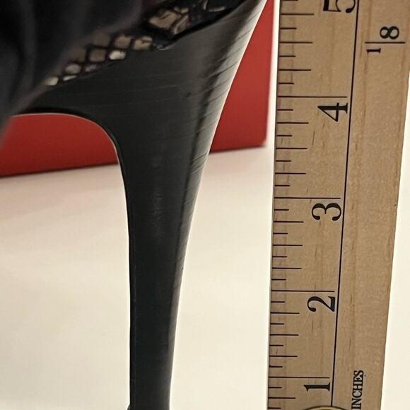 Guess Metallic and Black Snakeskin Heels with Box - 9.5 - Picture 13 of 14